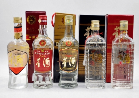 沧州回收红董褐董白董3款90年代的老董酒分别多少钱一瓶，各自介绍与特点分析
