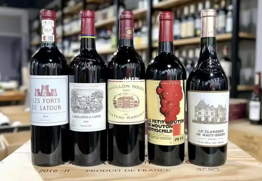 沧州拉图红酒和拉菲红葡萄酒两个品牌有什么关系，回收市场价格哪个更高？
